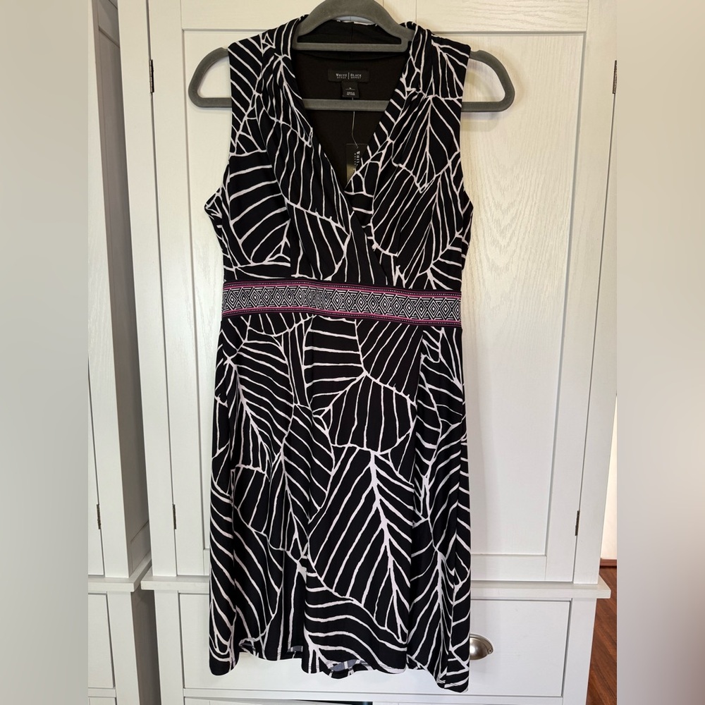 NWT White House Black Market Sleeveless Dress Size Small Leaf Print Stretch $128